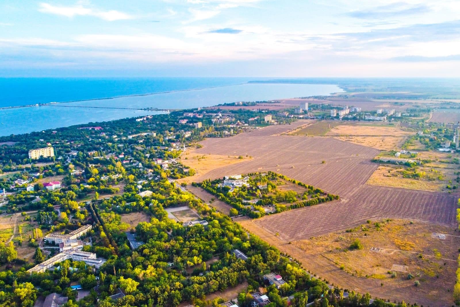 The blue economy and sustainable development of coastal resort areas: potential and challenges